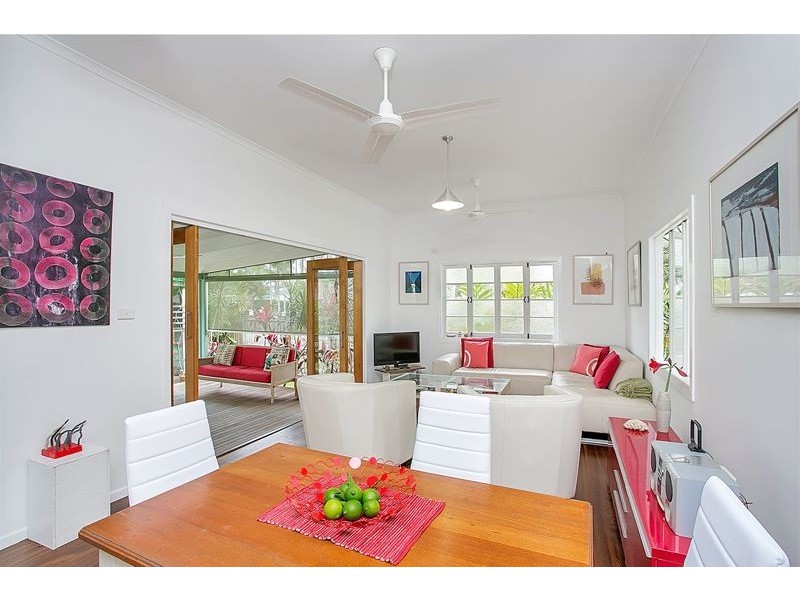 10 Crowther Street, Whitfield QLD 4870