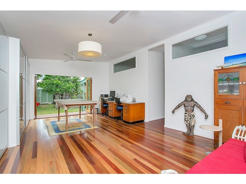 10 Crowther Street, Whitfield QLD 4870