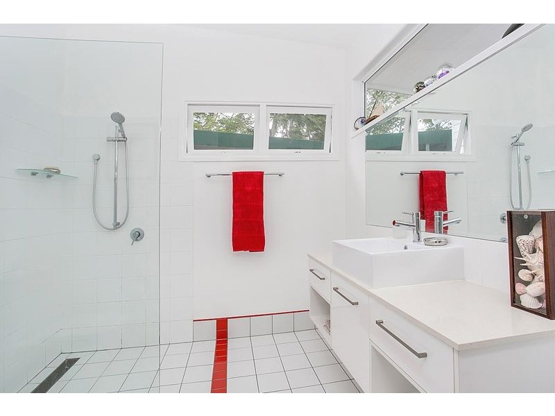 10 Crowther Street, Whitfield QLD 4870