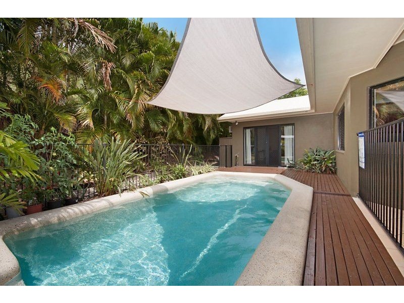 8 Helsdon Close, Clifton Beach QLD 4879