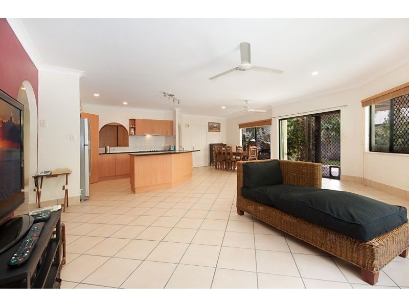 8 Helsdon Close, Clifton Beach QLD 4879