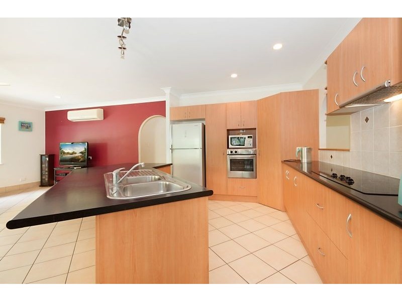 8 Helsdon Close, Clifton Beach QLD 4879