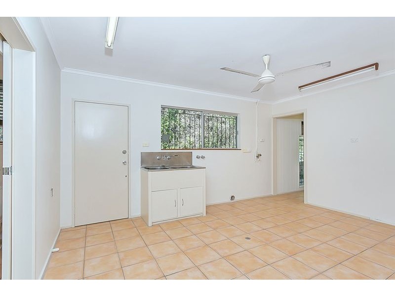 70-72 Kingsford Street, Mooroobool QLD 4870