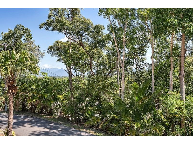 70-72 Kingsford Street, Mooroobool QLD 4870