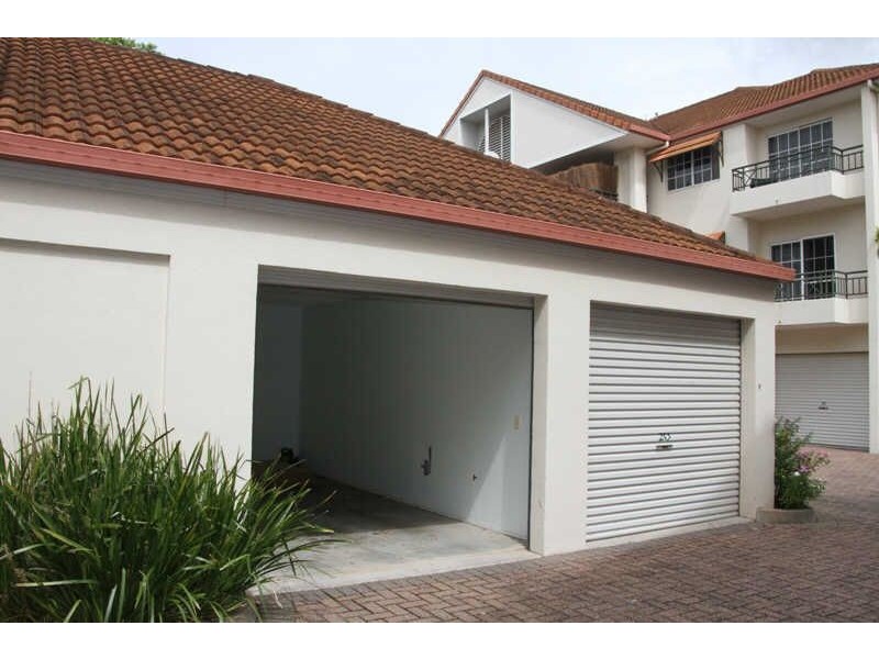 16/327 Lake Street, Bayside Villas (16/90 Digger), Cairns North QLD 4870