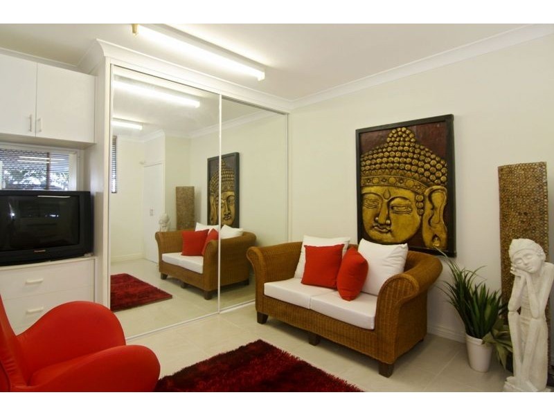102-104 Nolan Street, Whitfield QLD 4870