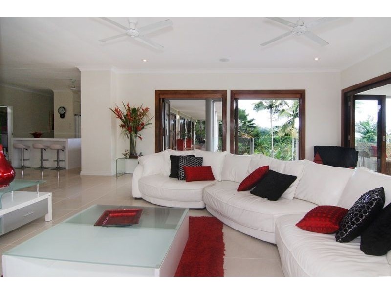 102-104 Nolan Street, Whitfield QLD 4870