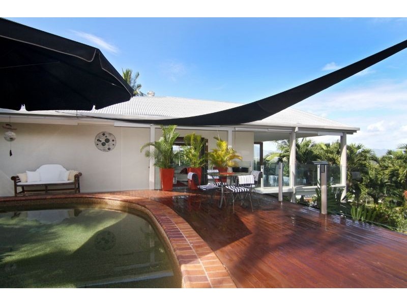 102-104 Nolan Street, Whitfield QLD 4870