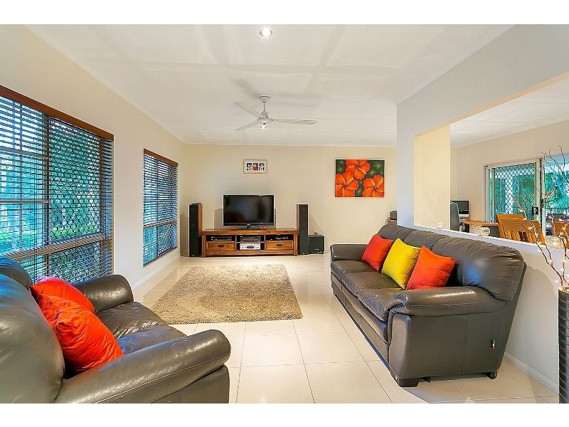 37 Summerhill Drive, Mooroobool QLD 4870