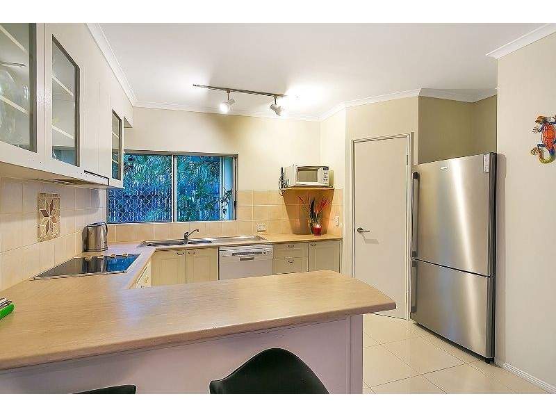 37 Summerhill Drive, Mooroobool QLD 4870