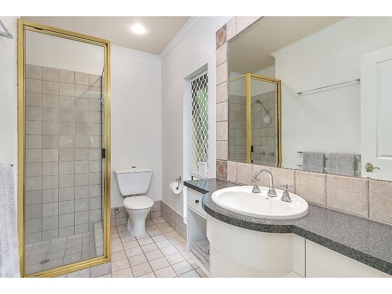 37 Summerhill Drive, Mooroobool QLD 4870