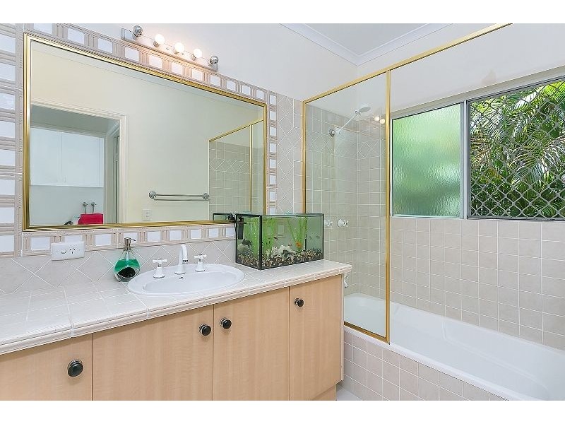 37 Summerhill Drive, Mooroobool QLD 4870