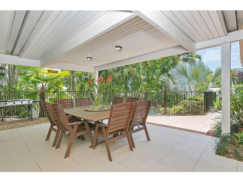 37 Summerhill Drive, Mooroobool QLD 4870