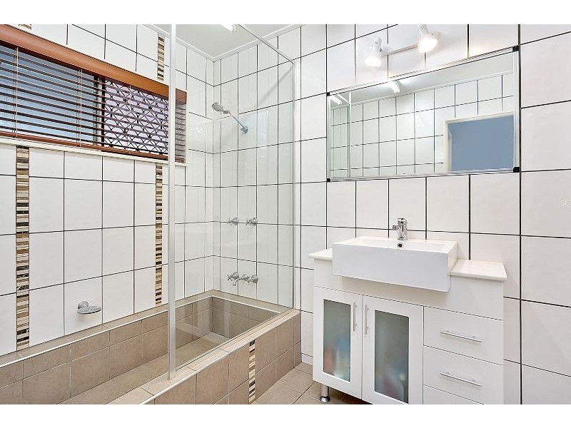 3 Hogan Street, Westcourt QLD 4870