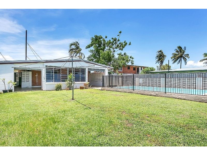 3 Hogan Street, Westcourt QLD 4870