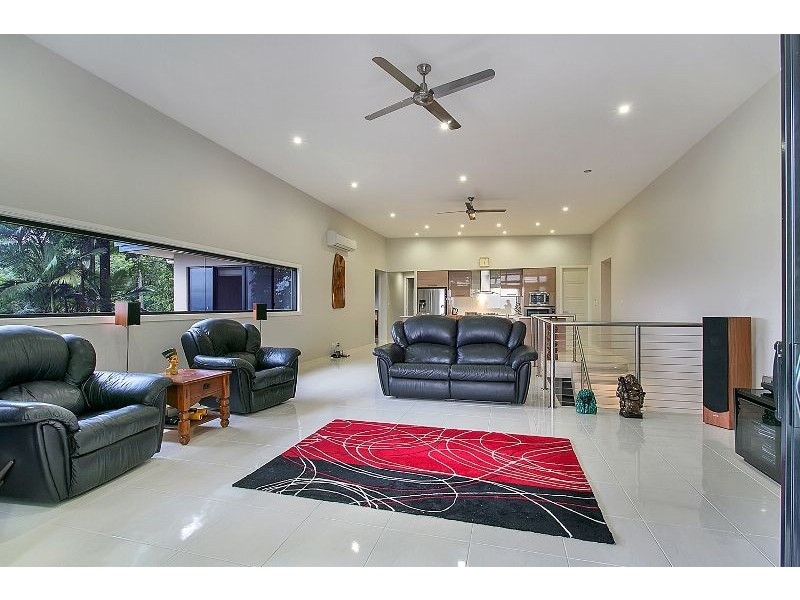 11 Oceanview Place, Mooroobool QLD 4870