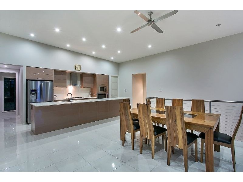 11 Oceanview Place, Mooroobool QLD 4870