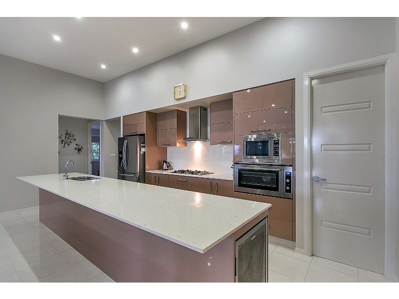 11 Oceanview Place, Mooroobool QLD 4870