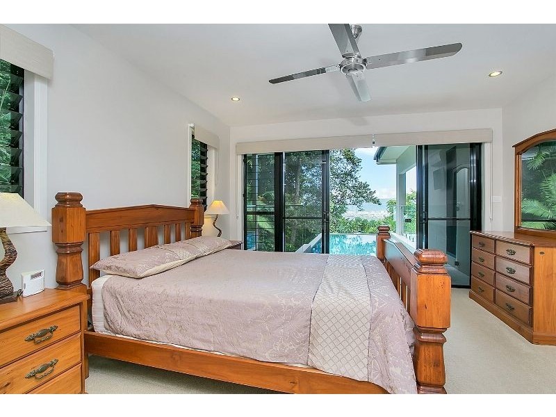 11 Oceanview Place, Mooroobool QLD 4870