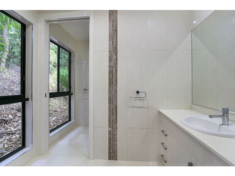 11 Oceanview Place, Mooroobool QLD 4870