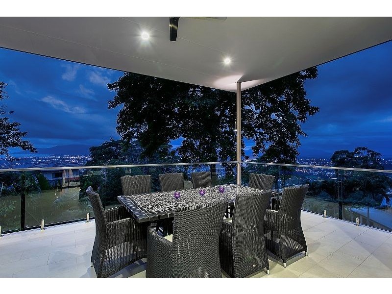 11 Oceanview Place, Mooroobool QLD 4870