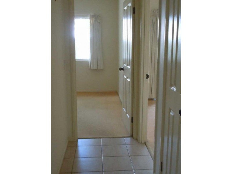 47/8-14 Munro Terrace House On The Hill, Mooroobool QLD 4870
