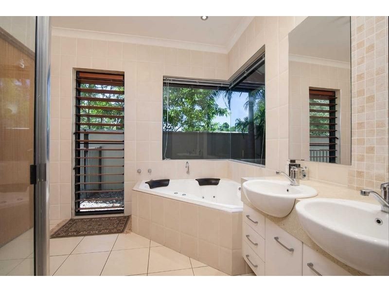 2 Johanna Street, Trinity Park QLD 4879