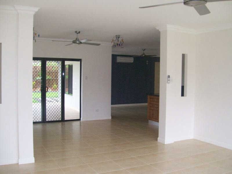 43 Elphinstone Street, Kanimbla QLD 4870