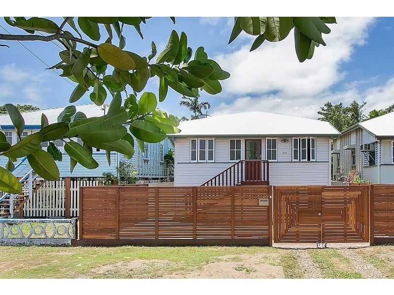 253 McLeod Street, Cairns North QLD 4870