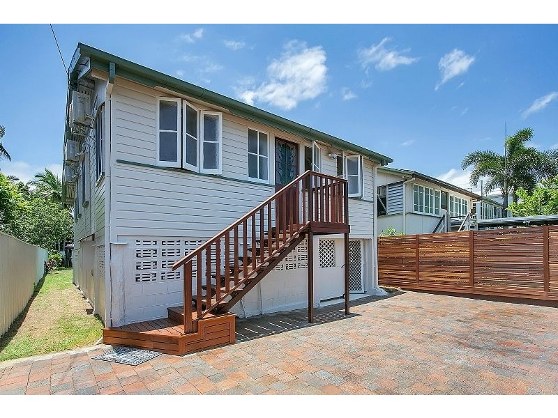 253 McLeod Street, Cairns North QLD 4870