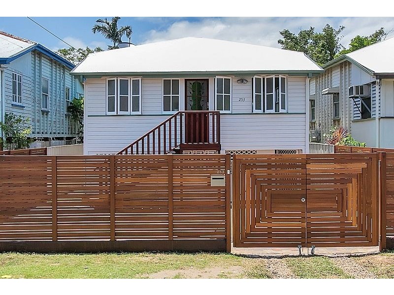 253 McLeod Street, Cairns North QLD 4870