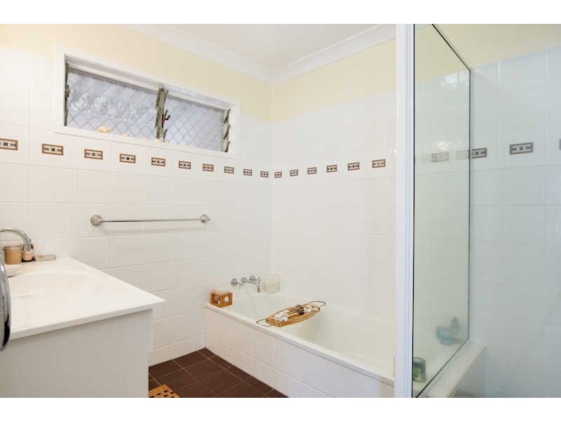 154 Greenslopes Street, Edge Hill QLD 4870