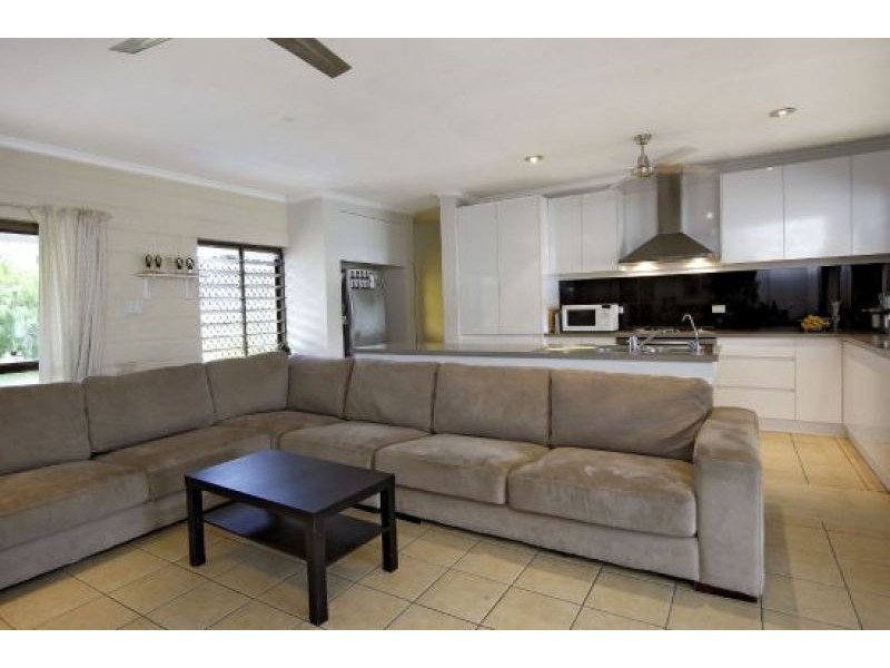 5 Marian close, Smithfield QLD 4878