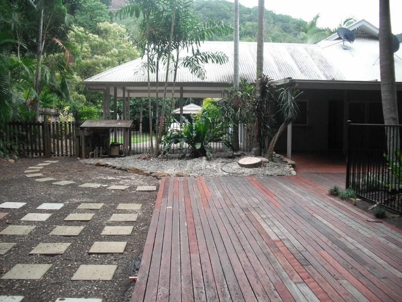 11 Red Bluff Crescent, Kamerunga QLD 4870