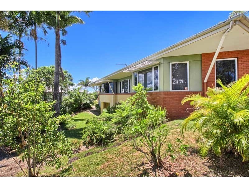 11 Woodmont Place, Mooroobool QLD 4870