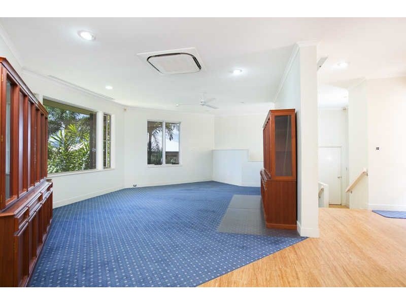 11 Woodmont Place, Mooroobool QLD 4870