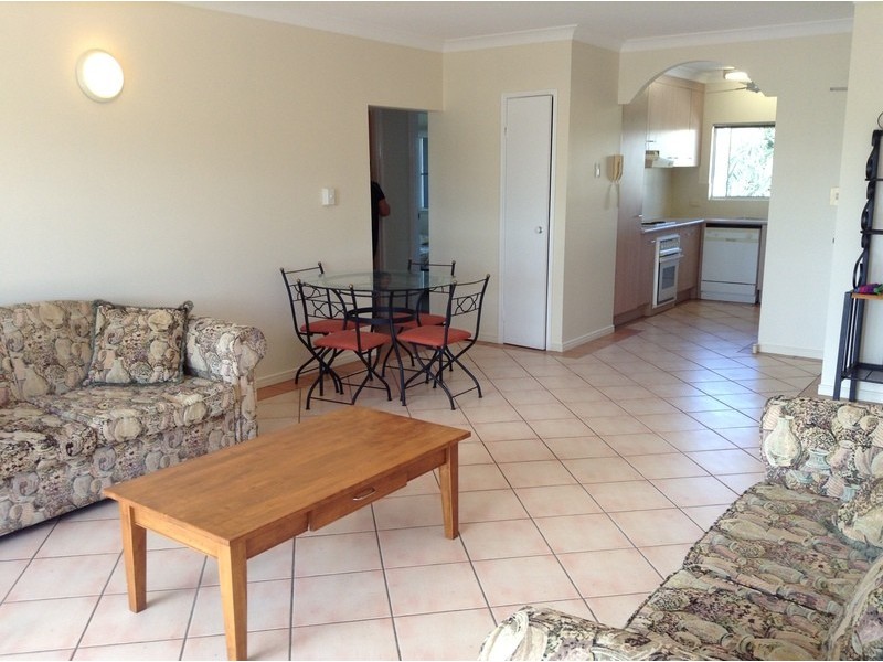 9/303 Lake Street, Cairns QLD 4870
