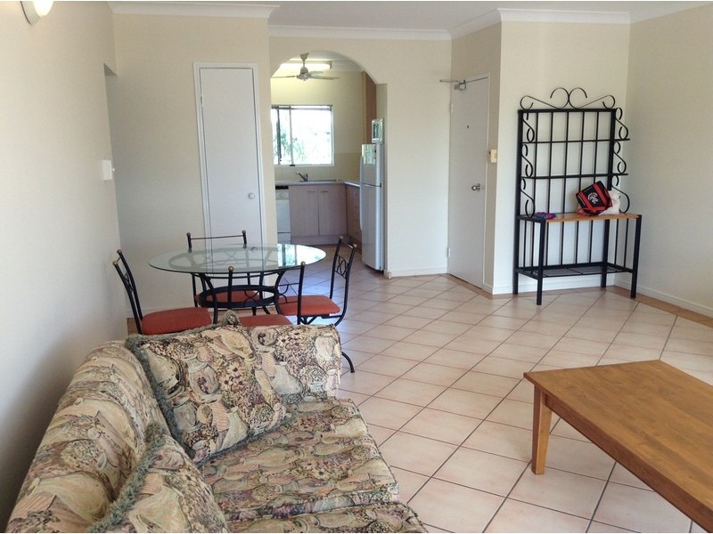 9/303 Lake Street, Cairns QLD 4870