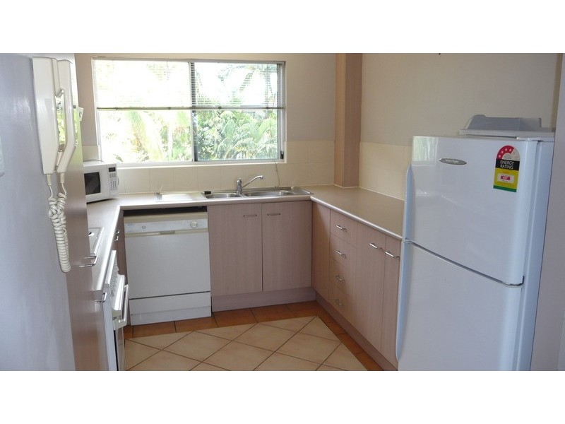 9/303 Lake Street, Cairns QLD 4870