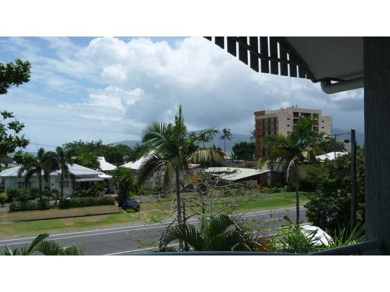 9/303 Lake Street, Cairns QLD 4870