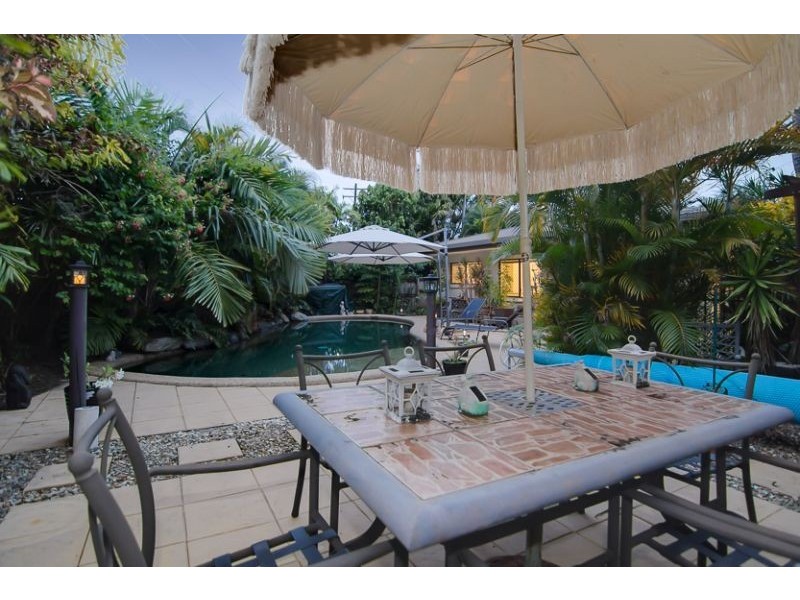 89 Cedar Road, Palm Cove QLD 4879