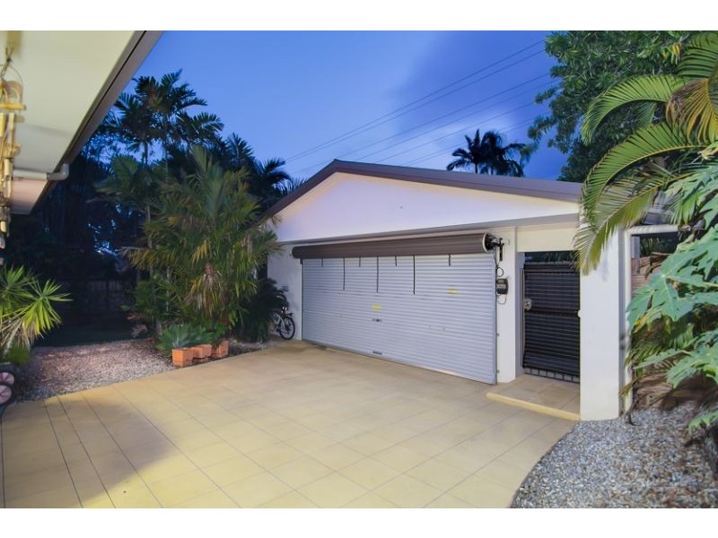 89 Cedar Road, Palm Cove QLD 4879