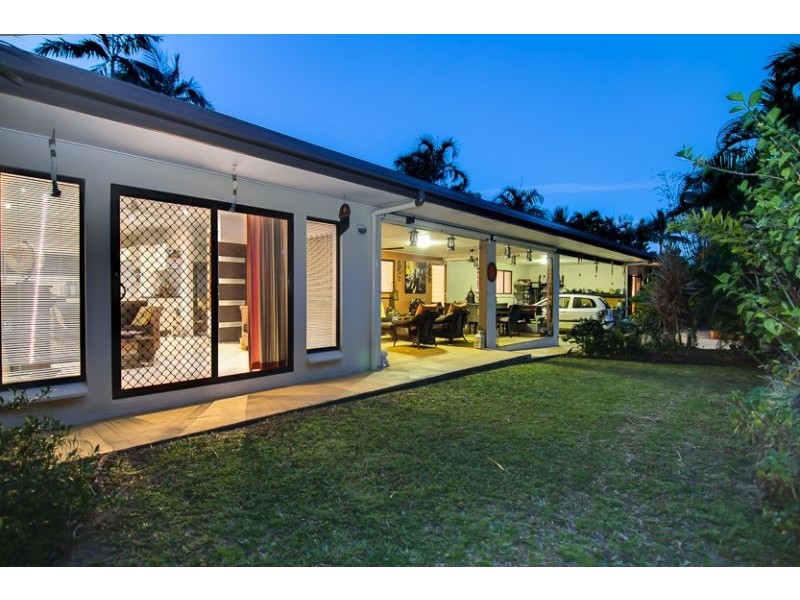 89 Cedar Road, Palm Cove QLD 4879
