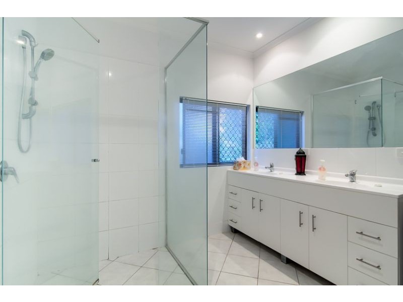 89 Cedar Road, Palm Cove QLD 4879