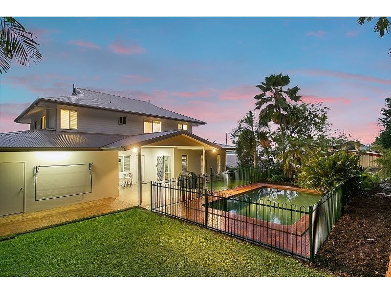 8 Olfersia Court, Mooroobool QLD 4870