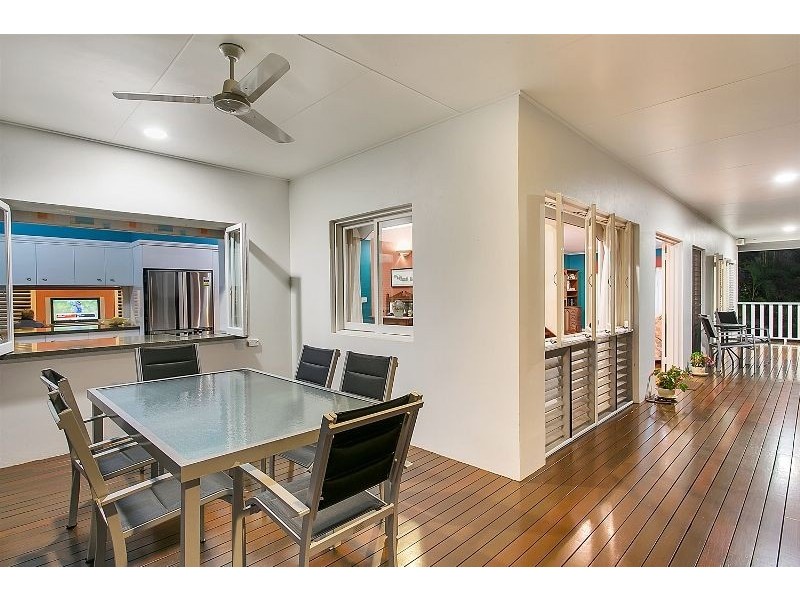 8 Olfersia Court, Mooroobool QLD 4870