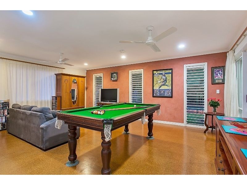 8 Olfersia Court, Mooroobool QLD 4870