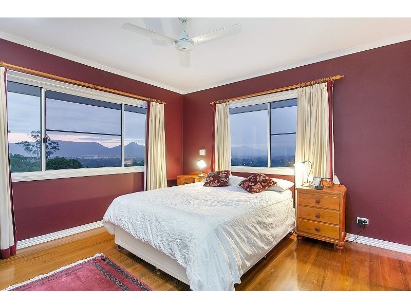 8 Olfersia Court, Mooroobool QLD 4870