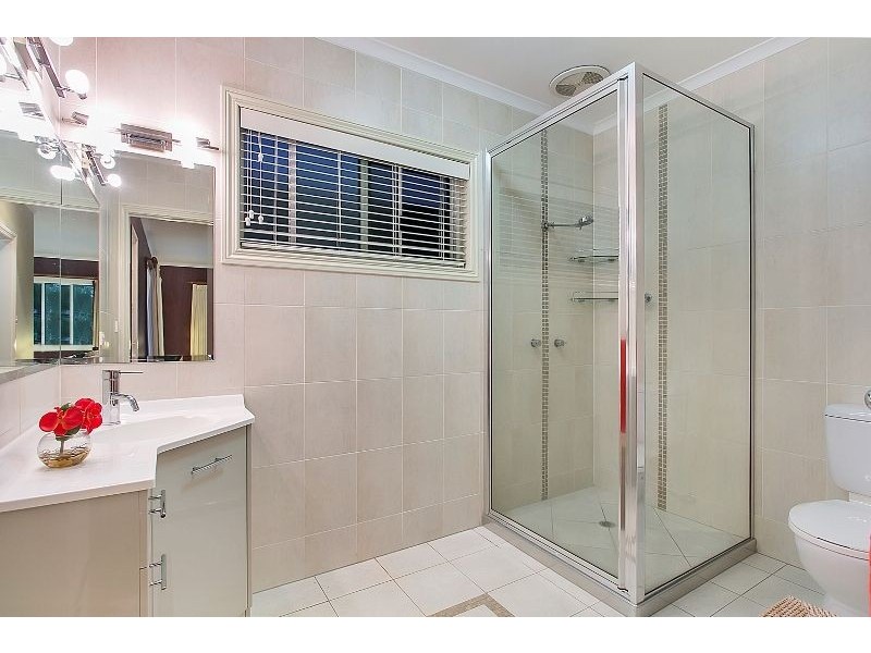 8 Olfersia Court, Mooroobool QLD 4870