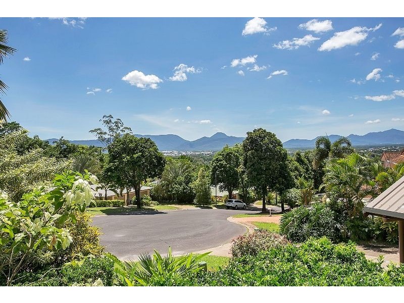 8 Olfersia Court, Mooroobool QLD 4870